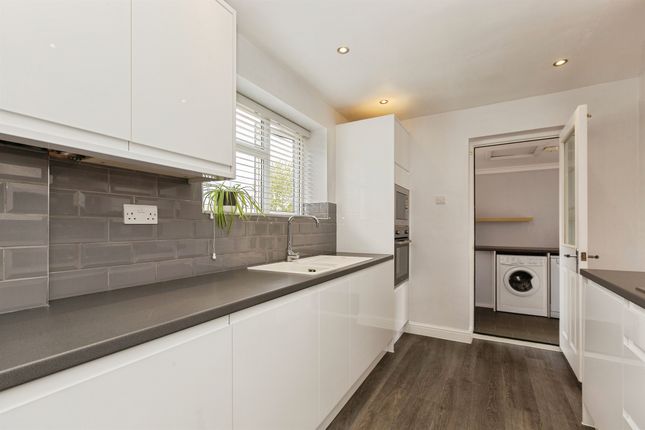 7, Grenville Close, Slough photo 2