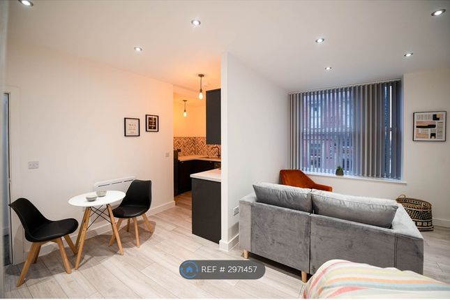 Flat  A Union Street, Oldham photo 5