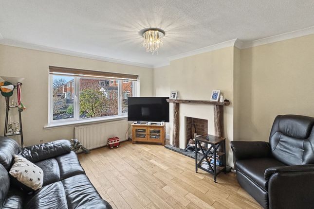77 Peveril Close, Manchester photo 3