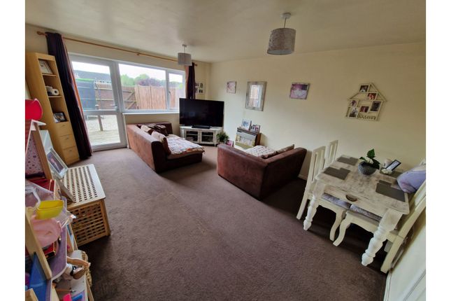 Thumbnail Terraced house for sale in Chatsworth Court, Sinfin, Derby