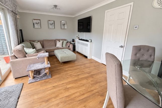 31, Tadburn Green, Chatham photo 4