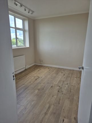  Flat 30 The Lawns, Lee Terrace, London photo 5