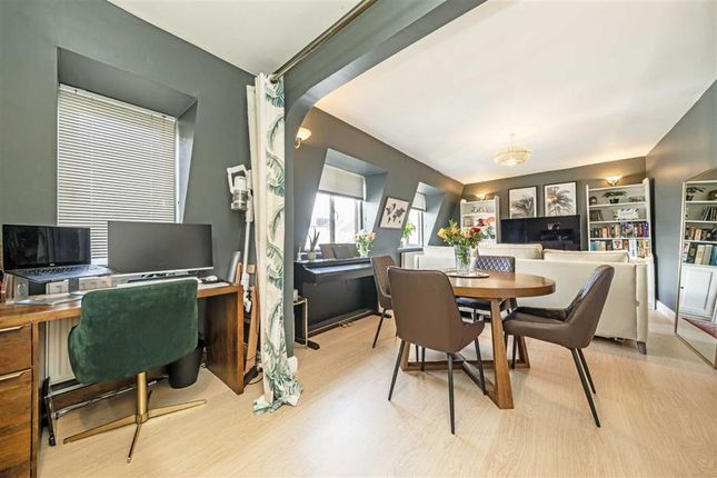 Flat for sale in Moreton Place, London