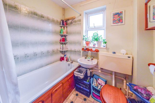 Woodhall Court, Welwyn Garden City AL7, 2 bedroom flat for ...
