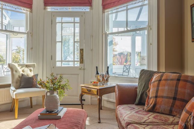 Sitting Room / Close Up