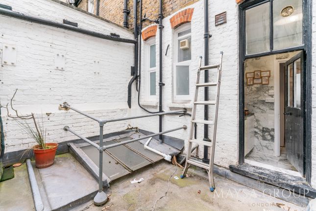 Duplex to rent in North Row, London