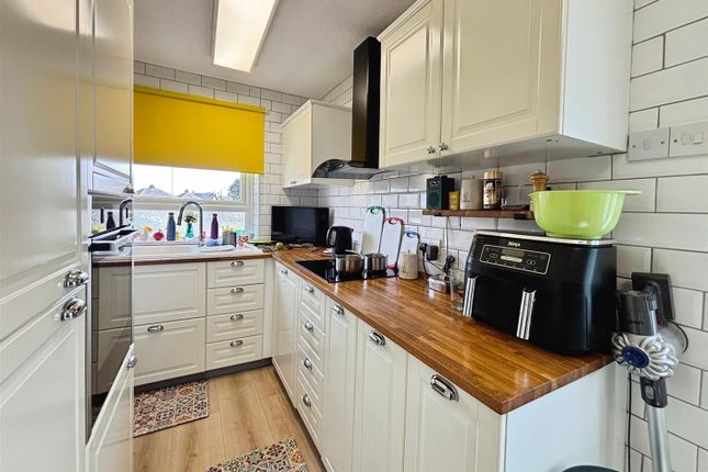 25,,, Mostyn Grove, Bradford photo 2
