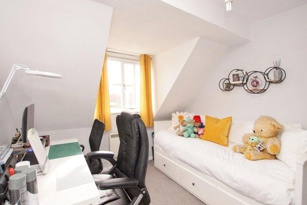 Flat to rent in Long Croft, Bristol
