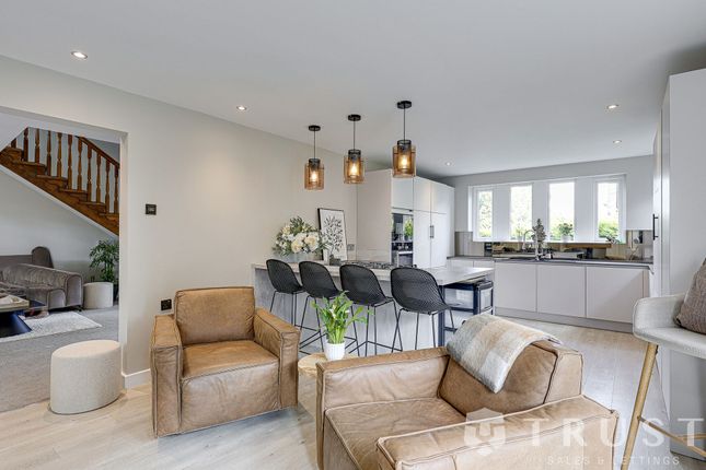 135 Halifax Road, Liversedge photo 4