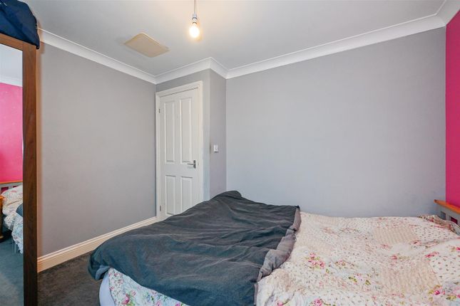 Flat for sale in Vectis Way, Cosham, Portsmouth