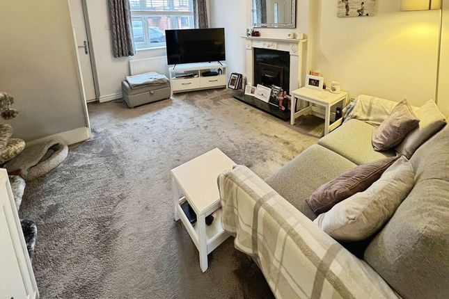 10, Hollow Meadow, Manchester photo 2