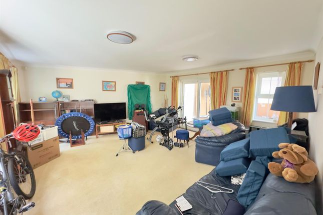 9, Kings Worthy Road, Fleet photo 3