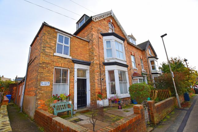 Thumbnail Flat for sale in New Parks Crescent, Falsgrave, Scarborough