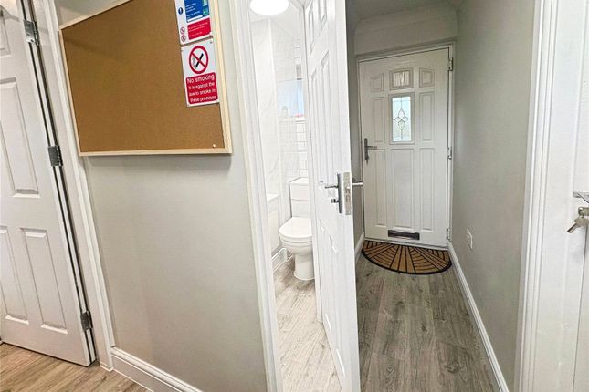 Room 3, 182, Carfield, Lancashire photo 2