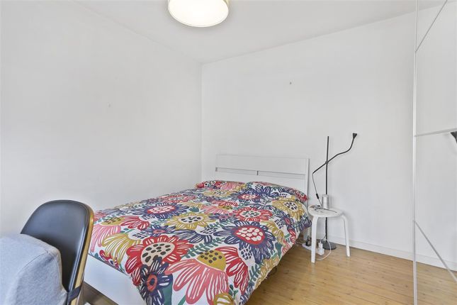 Flat for sale in Junction Road, London