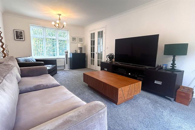 4, Yarningale Close, Birmingham photo 4