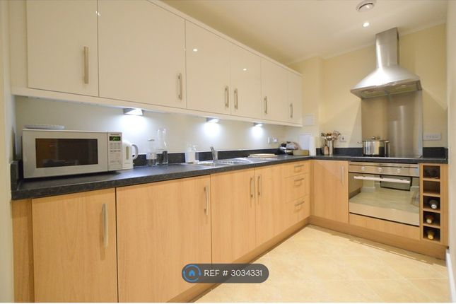 Flat, Cubitt Apartments Chatfield Road, London photo 2