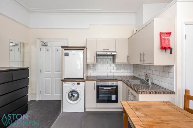 Flat 1, 14 St. Georges Terrace, East Sussex photo 3