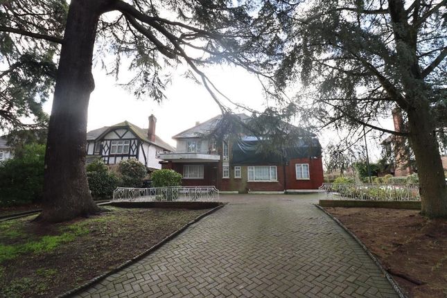 41, Canons Drive, Edgware photo 4