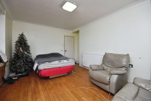 1, Leicester Court, Witham photo 4