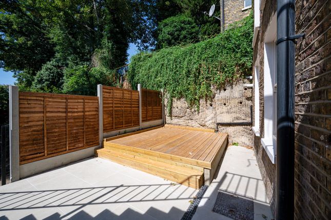63 Hazellville Road, London photo 4