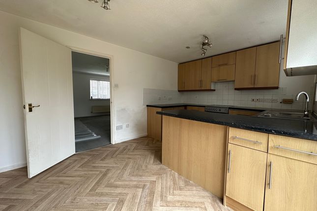 15 Cae'R Gerddi, Pontypridd photo 4