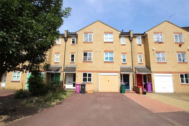 House in E14 3RW