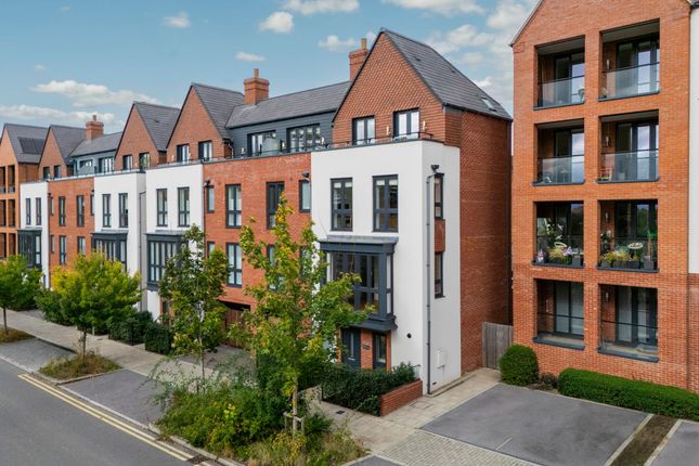 4-bed semi-detached on 33 Earle Crescent, Wokingham, £1,050,000