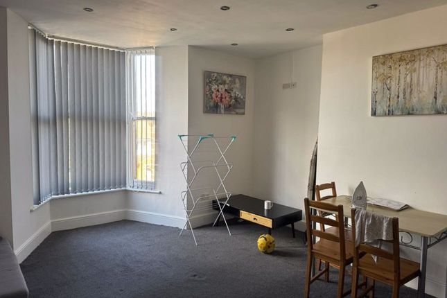 Flat 3, 184, Trinity Street, Huddersfield photo 5