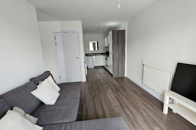 Flat Flat 11, 127, Connersville Way, Croydon photo 2