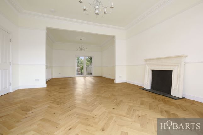 82 Ferme Park Road, Crouch End, London photo 4
