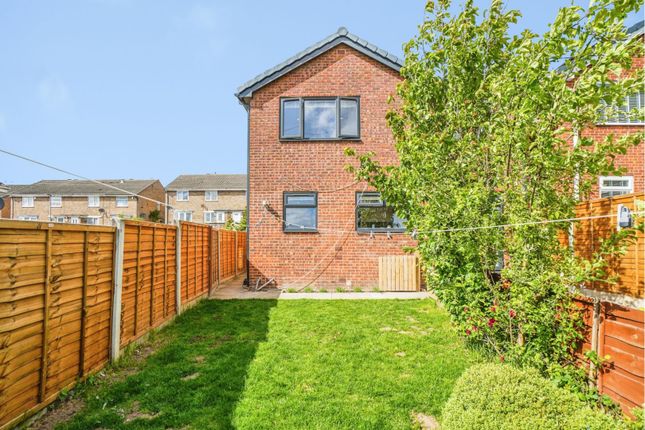 92, Gainsborough Way, Stanley, Wakefield photo 3