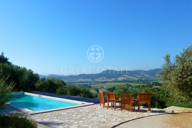 Villa for sale in Magione, Perugia, Umbria