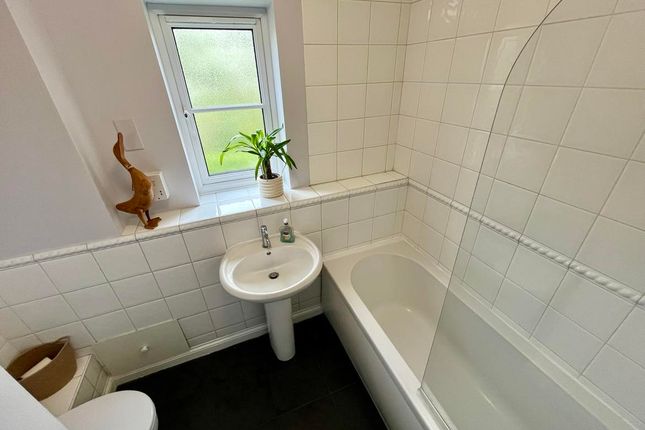 Flat for sale in John Norgate House, Two Rivers Way, Newbury