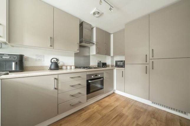 13, Thiepval Drive, Tonbridge photo 3