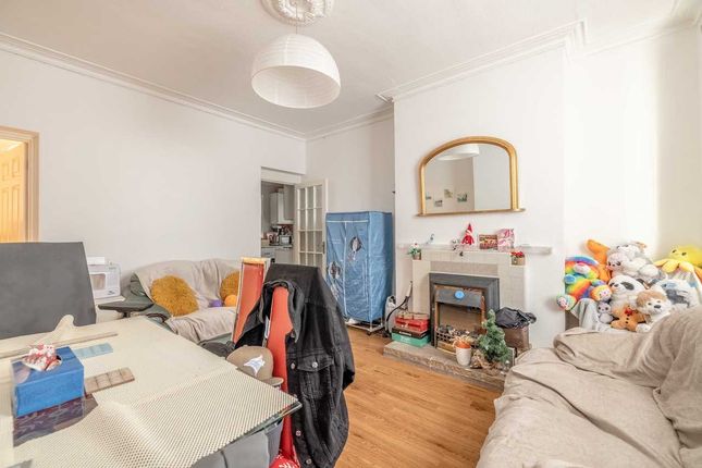 Medlar Court, Uxbridge Road, Slough photo 2