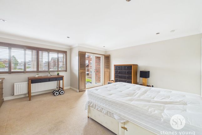 21 Dickens Court, Blackburn photo 4