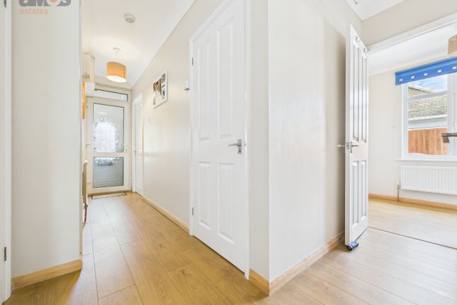 14 Southwold Crescent, Benfleet, Essex photo 2