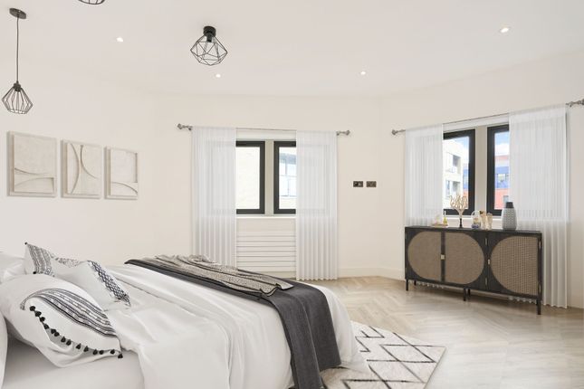 Flat 4, 63 Cardigan Road, London photo 2