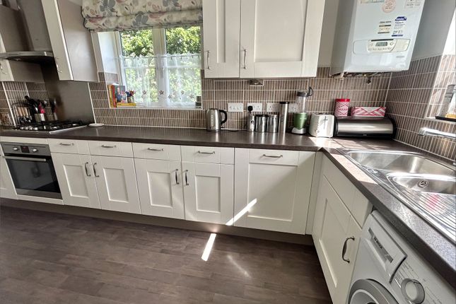 14, Catkin Grove, Horndean photo 3
