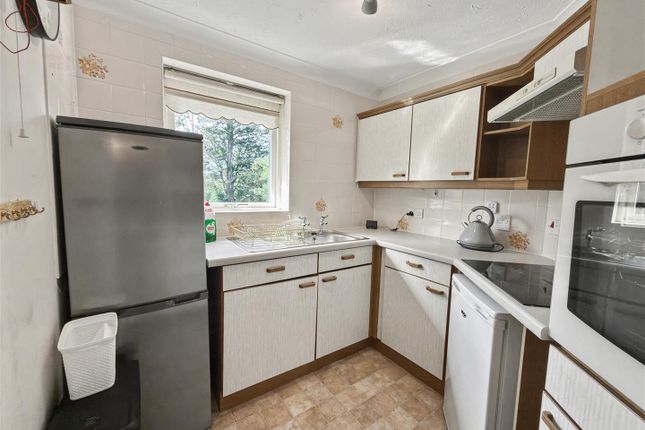 40, Squires Court, Darlington photo 3