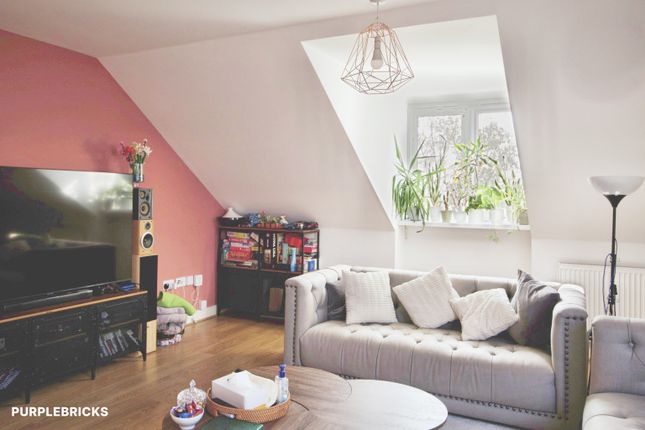 38, Louisa Oakes Close, London photo 4