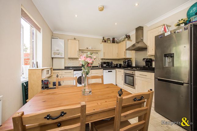 104, Davis Way, Sidcup photo 2