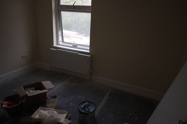 96, Oaks Road, Stanwell photo 5