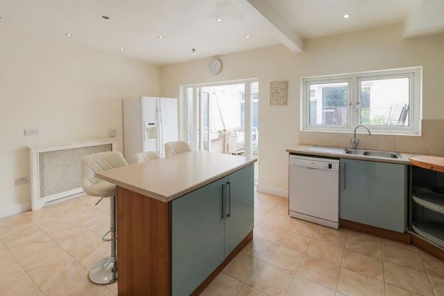 31, Harwood Avenue, Hornchurch photo 4