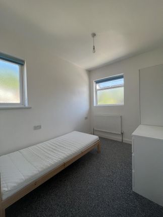 234, Gunnersbury Avenue, London photo 4