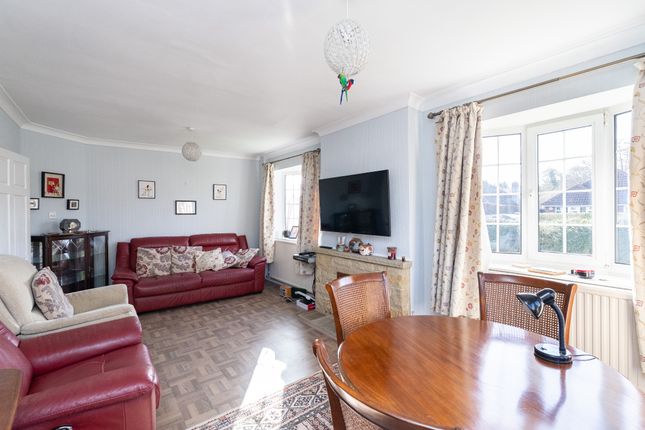 46, Hillside Gardens, Betchworth photo 3