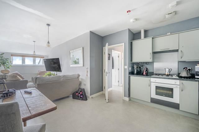 Flat 4 Thomas House,, Bells Hill Green, Slough photo 4