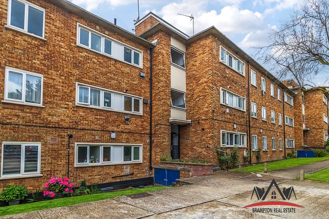 Thumbnail Flat for sale in Ashley Court Great North Way, London NW4, London,