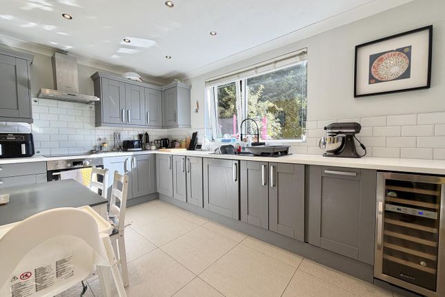 6, Summerhill Grove, Leeds photo 2